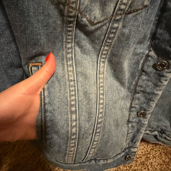 Levi's Cream Sherpa Lined Trucker Jacket - Picture 5 of 16